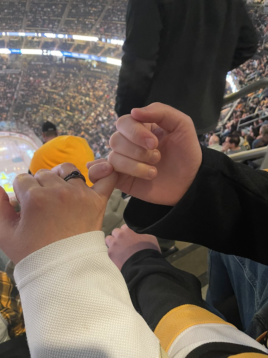 autismgreen's tweet photo. Pinky Swearing for the Win!
#LetsGoPens https://t.co/bgYZ8jZ1Ri