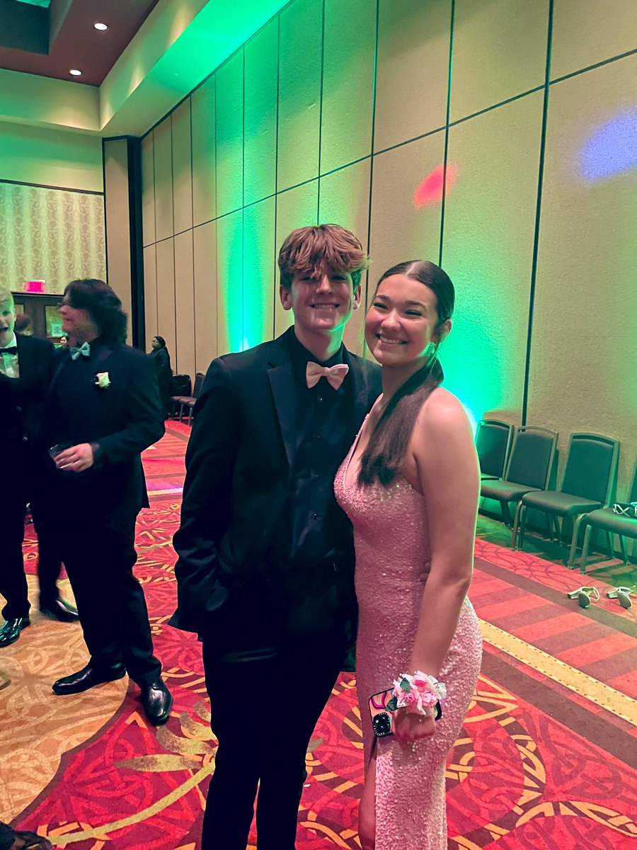 deca_cms's tweet photo. Senior DECA members having the time of their lives at PROM 2022! #MagSwag #slayyyy @kaitlin_polly @kylemezz https://t.co/VZN8RuJhgC