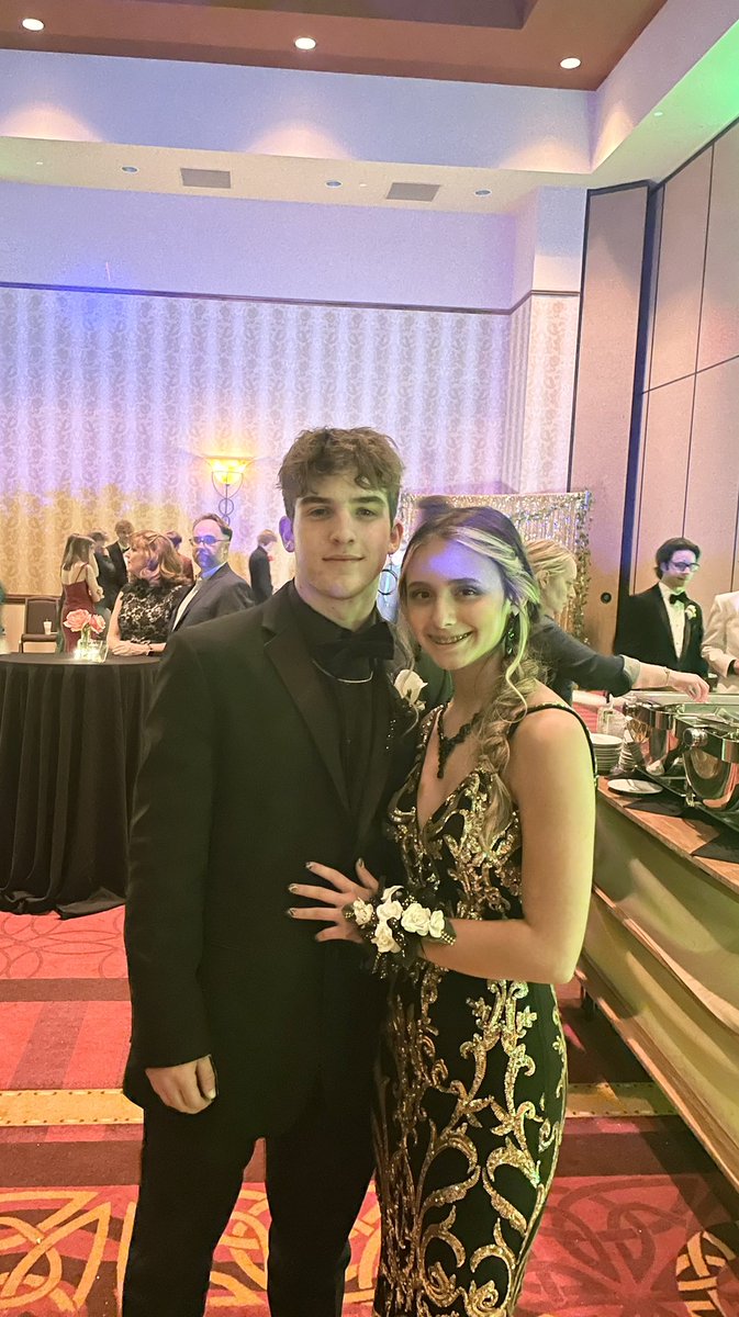 deca_cms's tweet photo. Senior DECA members having the time of their lives at PROM 2022! #MagSwag #slayyyy @kaitlin_polly @kylemezz https://t.co/VZN8RuJhgC