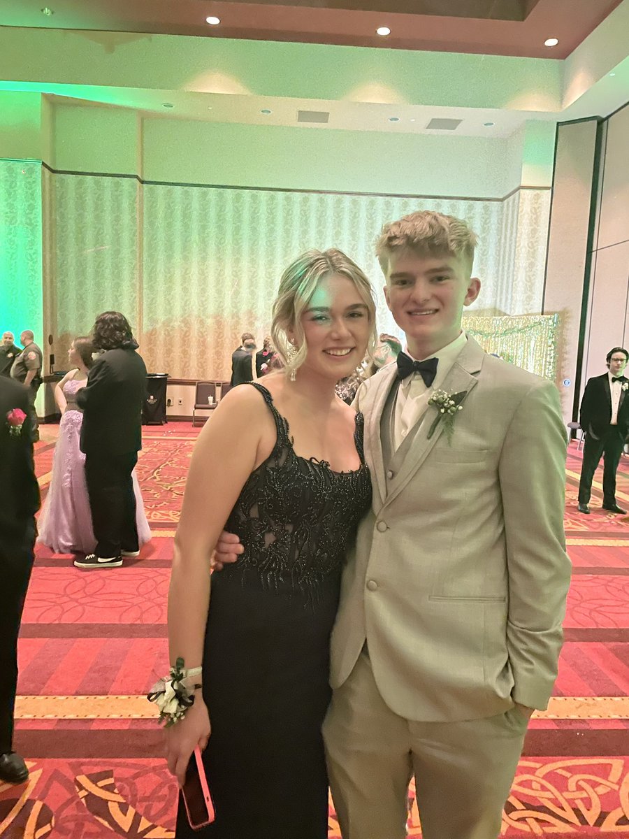 deca_cms's tweet photo. Senior DECA members having the time of their lives at PROM 2022! #MagSwag #slayyyy @kaitlin_polly @kylemezz https://t.co/VZN8RuJhgC