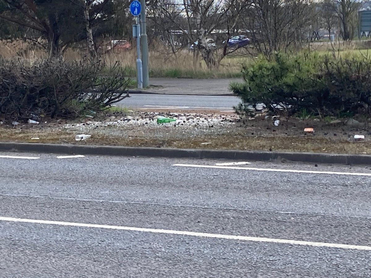 FalkirkFilthy's tweet image. Hey @HelixFalkirk @falkirkcouncil @falkirk_herald.   I reported this mess in Grangemouth Road in Falkirk (right next to the helix) a few weeks ago and it’s still there.   We’re not doing a grand job are we?