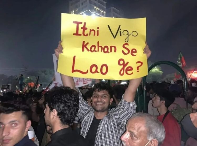 TehzeebHaideri's tweet photo. History will remember one thing that Imran Khan was not removed for corruption, money laundering for betraying his nation.
He was removed due to integrity as he stood against world power and mafia within the country.
#111_brigade
#ImranKhanVsWesternSlaves 
#BajwaSurrender https://t.co/asVF5DCjPN