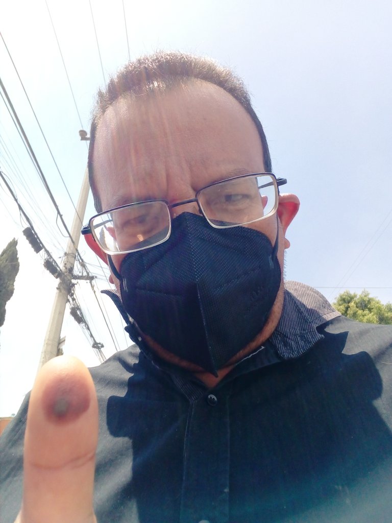 AsTamariz's tweet photo. Ejerciendo mi Derecho ciudadano. #QueSigaAMLO #QueSigaLaDemocracia  #YoYaVote https://t.co/ugpSJ906Bi