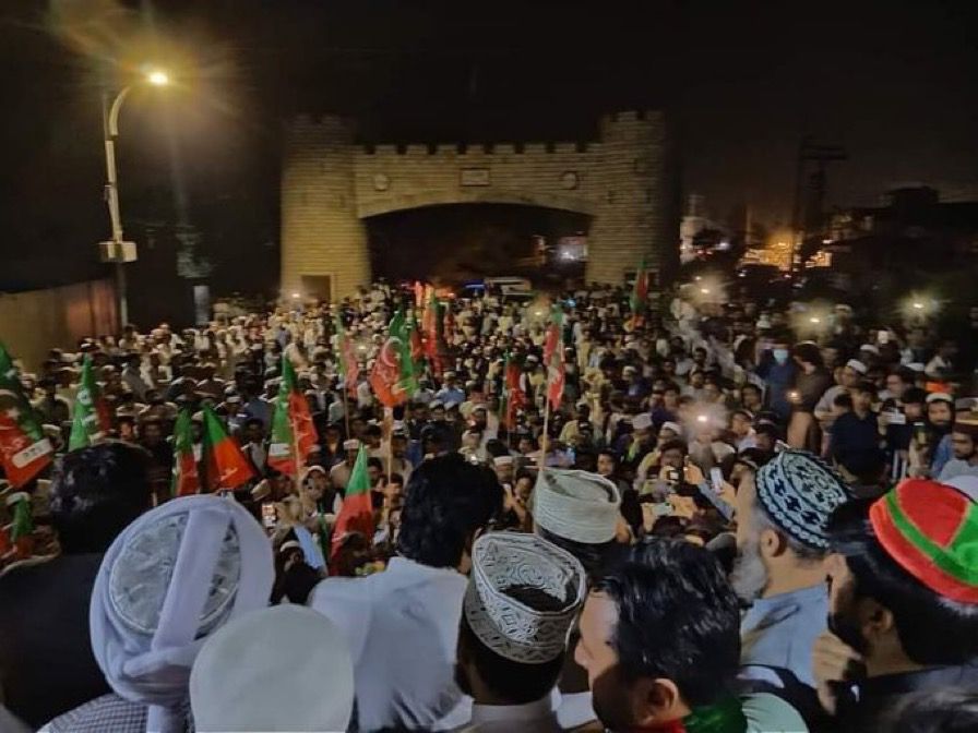 PakWillWin's tweet photo. You made a gross calculation error,you thought if we were upset with @ImranKhanPTI for not fulfilling his promises we will stay indifferent when you install the corrupts,lack of action against those was the reason we were upset
You ignote a perfect fire
#revution
#باجوہ_استعفی_دو https://t.co/sK2n4PnU4l