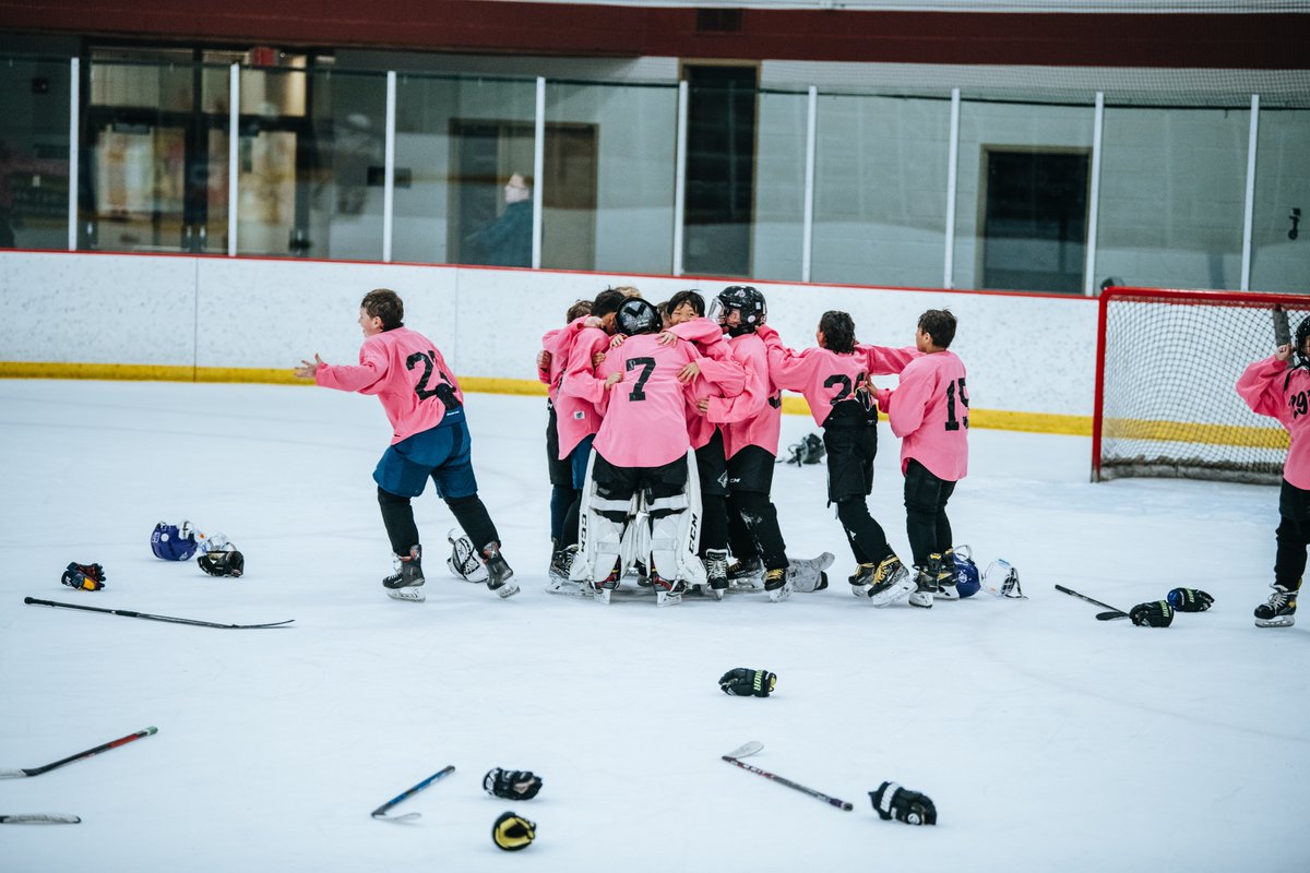 YouthHockeyHub's tweet photo. SDP Invite
2012 Championship
NorthStar Elite > JR Ducks in photos
#sdpinvitational
Top Left: Gresl Celly
Top Right: Evan Monahan
Bottom Left: Wasserman Goal
Bottom Right: 29ers Celly https://t.co/G56xNHHulk