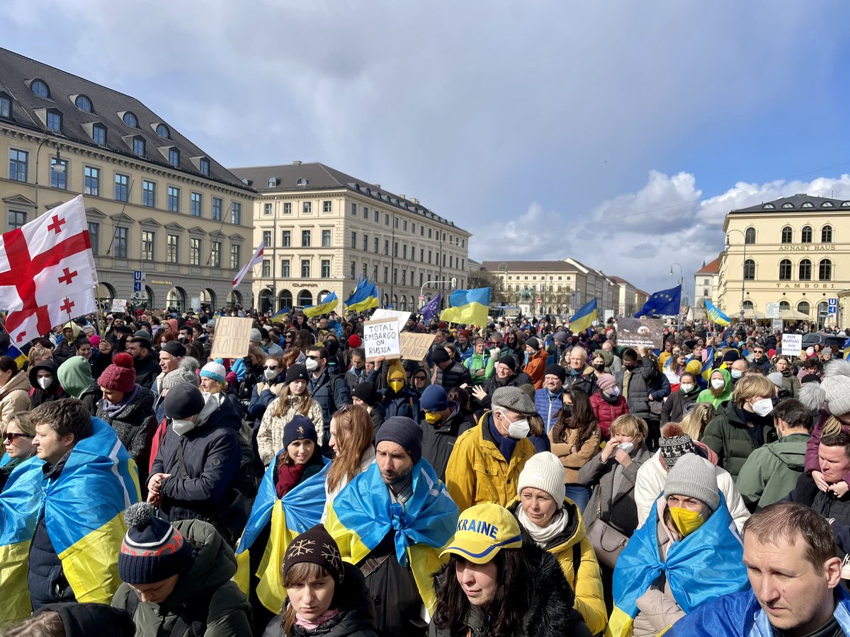 entropyftw's tweet photo. Many more refugees join demos with fewer Munich citizens each time. People all over the world, please continue supporting Ukraine by consistently joining the local demonstrations wherever you are! Show the local authorities you disagree and demand actions! #StandWithUkraine 💙💛 https://t.co/ZpmPkoZ7Ov