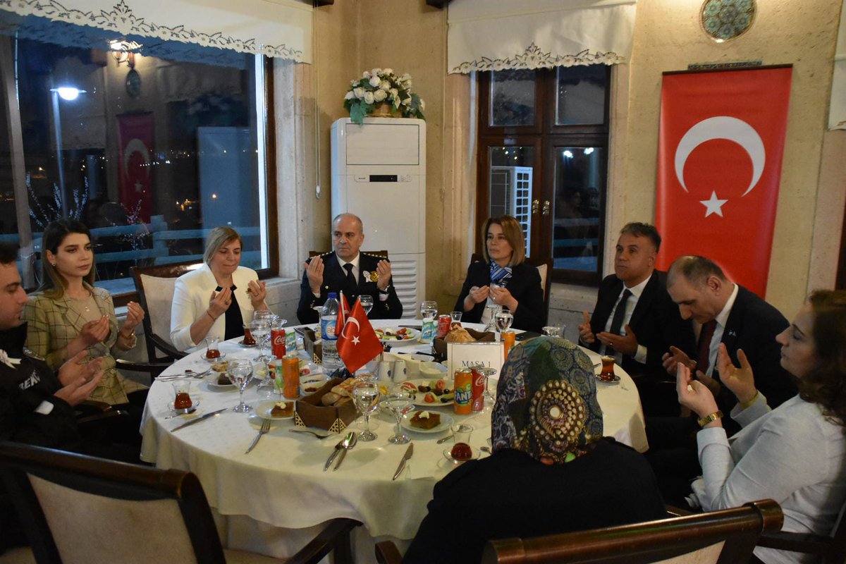 nevsehiremniyet's tweet photo. #TürkPolisTeskilatı177 Kuruluş yıldönümünü münasebetiyle @TopuzluHan Restoran'da Şehit Aile yakınları, gazilerimiz ve gazi yakınlarına yönelik iftar programı düzenlendi, tüm misafirlerimize şükranlarımızı arz ederiz. #TürkPolisTeskilatı177Yaşında #GüvenliŞehirNevşehir https://t.co/5dA8NR29lq