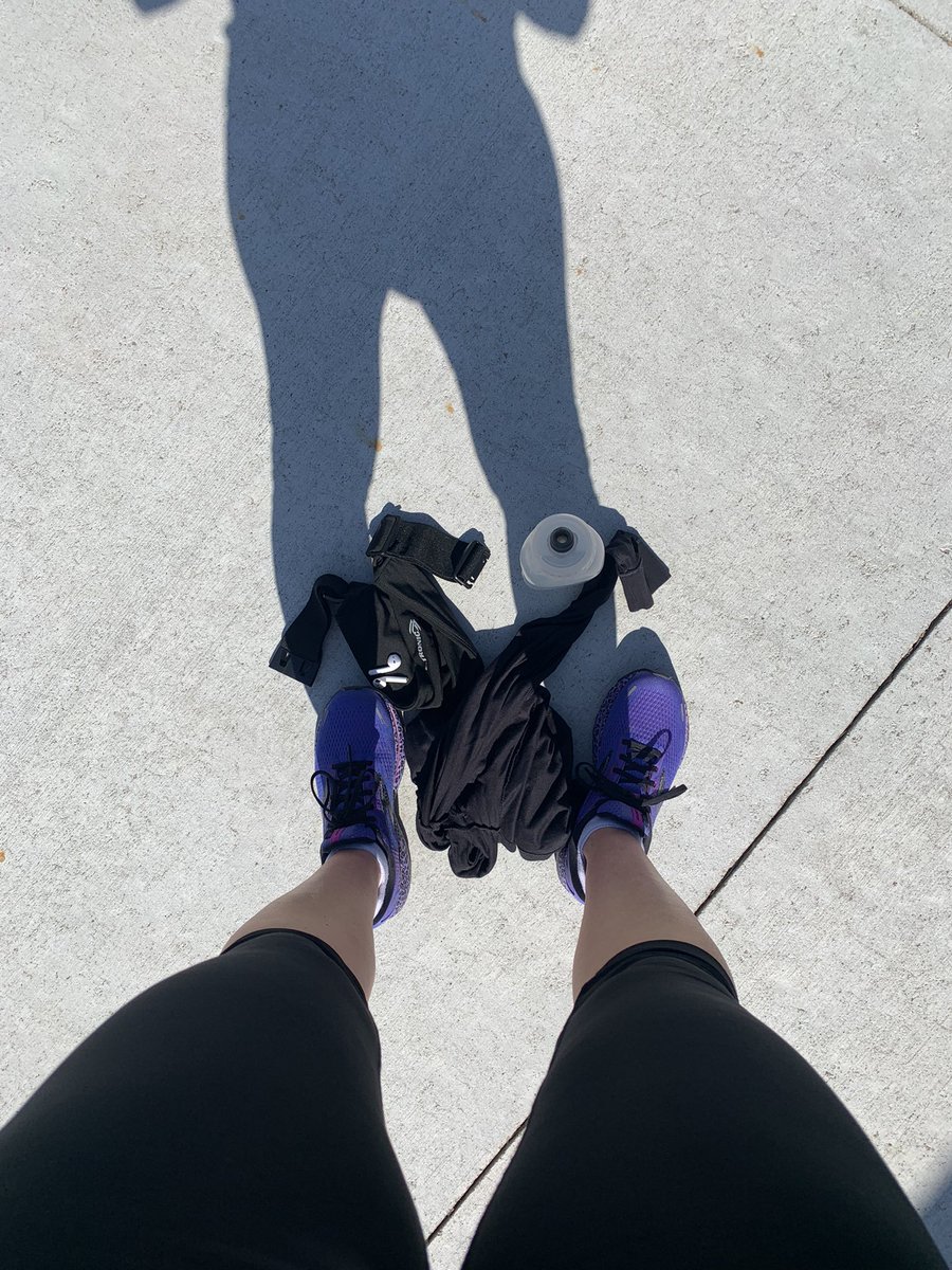 mrsgallesfcs's tweet photo. 10 miles in 25mph 💨 I think it’s time to taper. See you soon Lincoln #halfmarathon #training #runningmama #runLNK 

@higdonmarathon training https://t.co/Qiz8atViQP