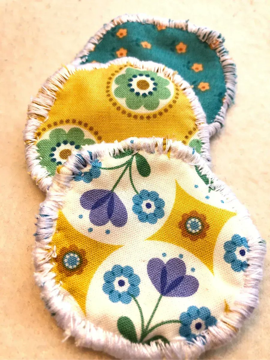 3 beautiful floral fabrics available as scrunchies or reusable cotton rounds 🌼 moondazestudio.co.uk