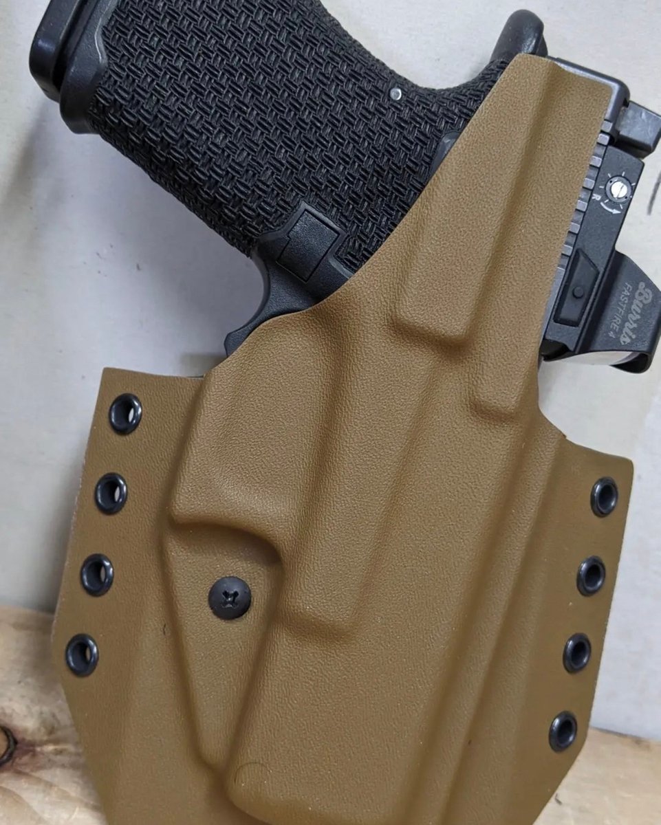 FastFire 4 looking good in this @ivoryholsters fitted holster.