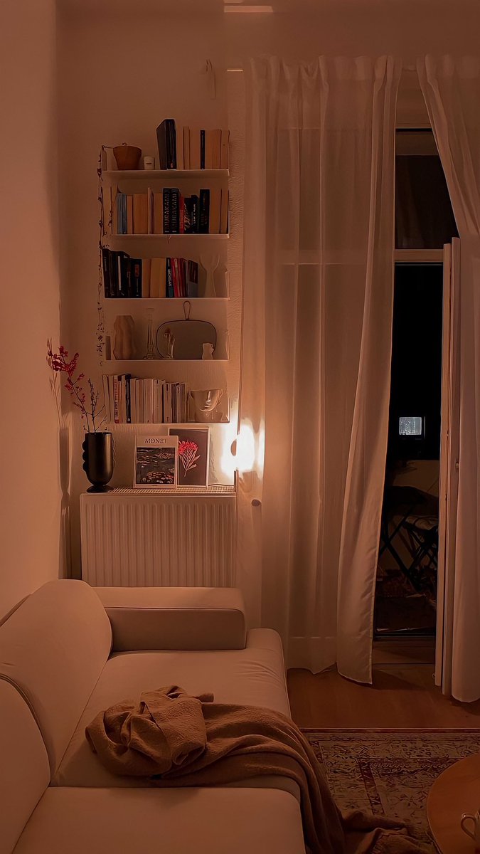 law_ro8's tweet image. أحب هدوء المكان