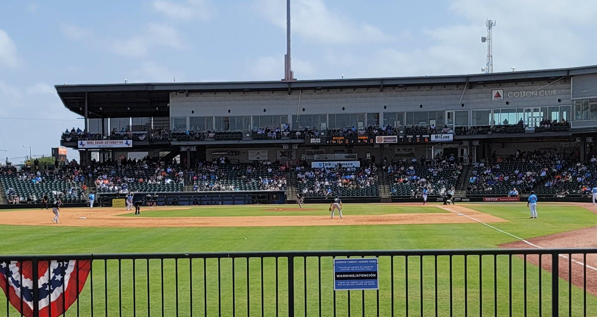 WxStef's tweet photo. Fighting the disrespectful wind and watching the @cchooks
#cctx #gohooks #MiLB #CorpusChristi https://t.co/PBGT3uouWx