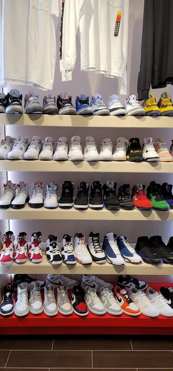 LexxDaTurtle's tweet photo. Wsup Fam!
I'm back in my natural habitat, lol. Impossible Kicks has been a great place to do business, meet good people and network with.
🐢😁👍
@SneakerAdmirals
#ImpossibleKicks https://t.co/WfOOqpwxGB