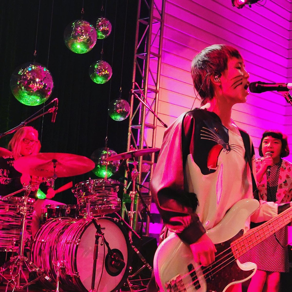 realginaschock's tweet photo. I had a blast playing drums with @thelindalindas at the @SFMOMA #ArtBash on Friday night. Thanks πΈ for the pics, @gwynwaters #SfNightlife https://t.co/lCfGb85jcy