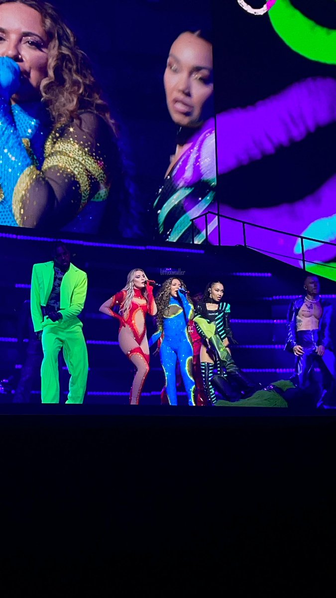 littlexmuller's tweet photo. TAKING VIDS ON MY FRIENDS PHONE WE’RE GOOD GUYS @LITTLEMIX https://t.co/PnaQ09rWjw