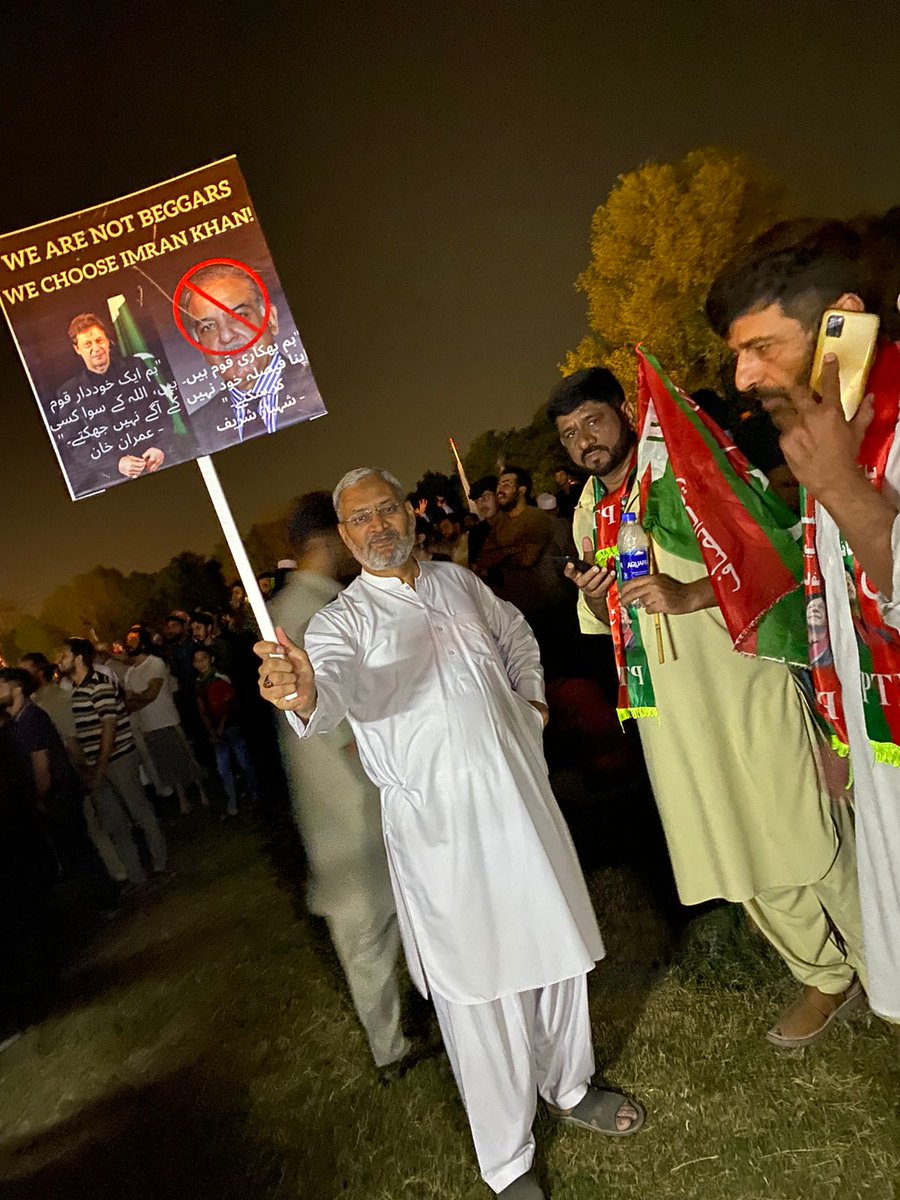 QasimKhanSuri's tweet photo. WE ARE NOT BEGGARS
WE CHOOSE IMRAN KHAN

شکریہ پاکستان 🙏

#امپورٹڈ_حکومت_نامنظور
#عمران_خان_نہیں_جھکا https://t.co/zuUG1RHZC8