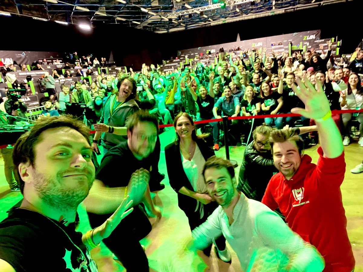 ZeratoR's tweet photo. 💚 Clap de fin pour la @ZLAN_FR 2022! Merci aux joueurs, merci au public, merci à l’équipe de fou des Michel toujours plus incroyables qui relèvent des défis de dingues pendant 3 jours. C’est vraiment un événement de dingue chaque année. 💚 https://t.co/3qnuzbrjr4