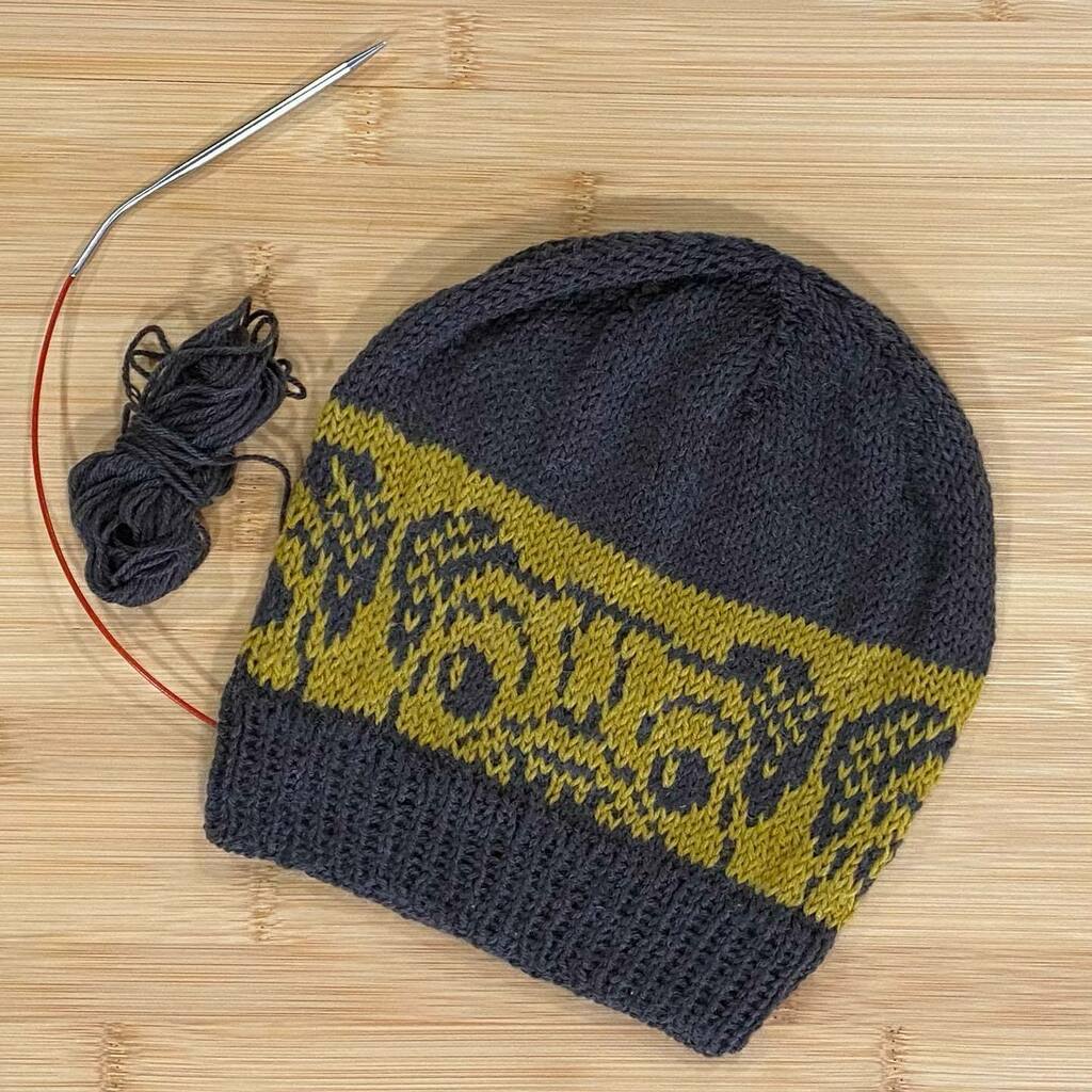 elizabethalbell's tweet photo. Somebody’s watching me.
#sundayknitting https://t.co/0SZ60MEfGS https://t.co/VmAsQduZOc