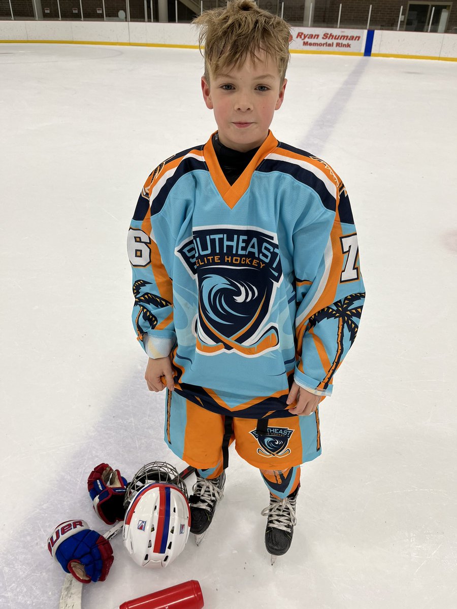 YouthHockeyHub's tweet photo. SDP Invite
2012
Southeast Elite > SDP (7-6 SHO)
Cohen Hisey had two goals and the winning shootout goal for Southeast Elite and earned POTG honors.
#SDPinvitational @sdphockey https://t.co/yyWH5rsM9F