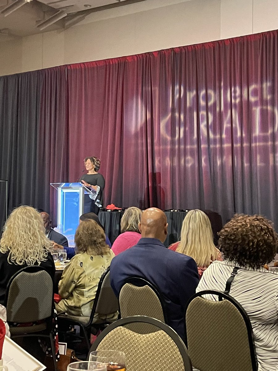lindsay_davis's tweet photo. βRecipe for An Abundant Life: Ingredient #1 You are enough. #2 You are supported. #3 You are #2800Made. To the class of 2022, go do big things!β - @EvettyJanese speaking to our amazing @AustinEastHS Seniors. Both are the #RealAE. β€οΈπβ€οΈπ https://t.co/Lbc7ak5PCd