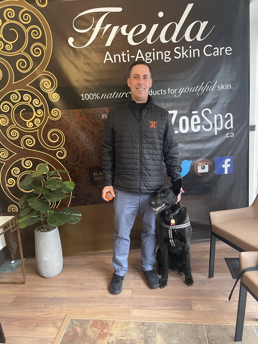 Sean and Dexter in the House!!  Had to snap@a pic of Dexterity with his awesome dad!!   Love them both!❤️