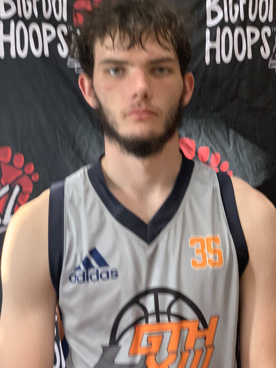 thatboytyre10's tweet photo. 2022 6’9 C @GraydenBaker was probably the best big in the whole building this weekend @BigfootHoops. A high level communicator on the court, he’s extremely valuable as a pick and roll defender and has great verticality on contests. Avg 16.3 P and 12 R #gthfam https://t.co/A76sWWUzMy
