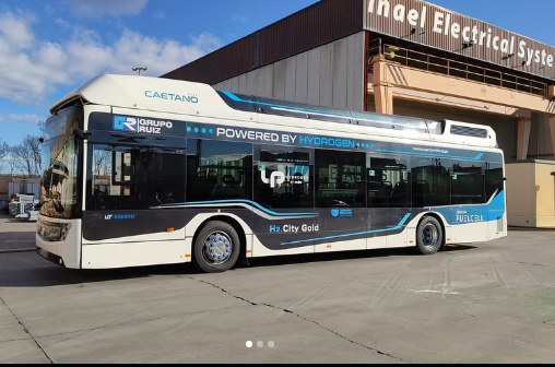cnh2_es's tweet photo. 📍Presentación en la ciudad de Toledo #España, de un autobús de Hidrógeno #H2, (#Inael).
Recorriendo las calles de Toledo.
En la que el @cnh2_es ha podido participar con la presencia de nuestro Gerente Miguel Ángel Fernández Sánchez.
@Inaelgroup , @toledoayto , @Emilio_Nieto_ https://t.co/Mqyzxdv9Ev