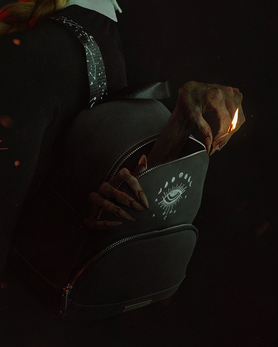 disturbiaco's tweet photo. ~new backpack unlocked ~
πΈ@miriam_eme_photography
https://t.co/FxFqdF17aY
#disturbiaclothing #spookyfashion #darkfashion #hauntedstyle #darkstyle https://t.co/cXzashZwS7