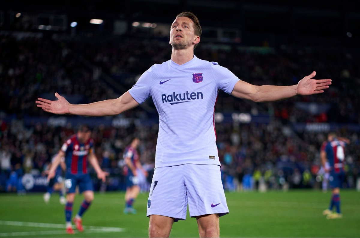 barcastuff_idn's tweet photo. Luuk de Jong emang selalu menjadi penyelamat. Meskipun main cuma beberapa menit, dia selalu mencetak gol kemenangan melalui sundulannya. https://t.co/j1QFpnaBQA
