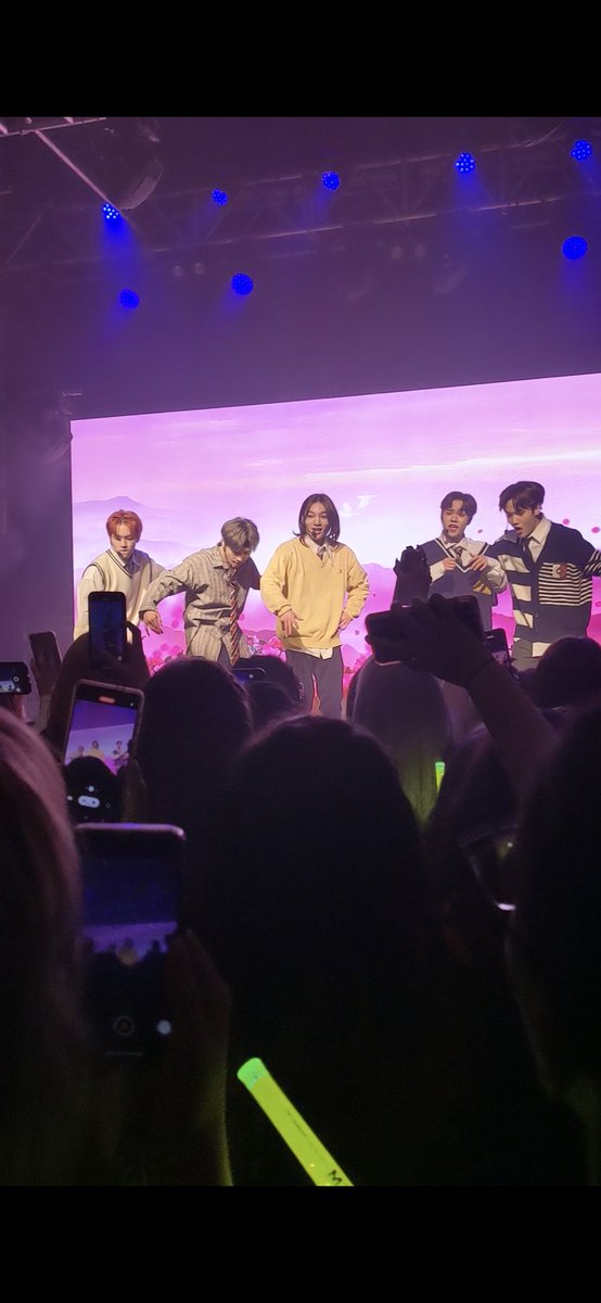 SmileSodo's tweet photo. First kpop concert in London with MCND! INCREDIBLE! Brilliant stage presence, I will now be sad until I next see them... #MCNDinLONDON #MCND #MCNDGEM #KPOP @McndOfficial_ https://t.co/qgCotTMwom