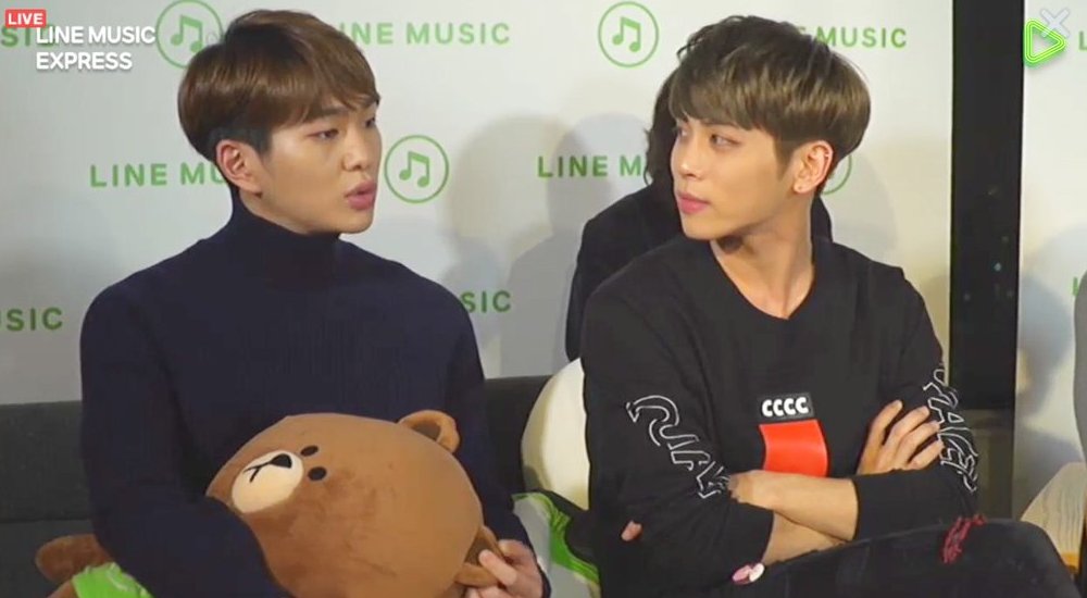 hourlyjonghyun's tweet photo. #Jonghyun #종현 @SHINee https://t.co/00EYijrdZZ