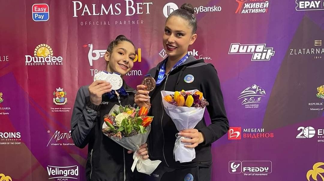 giomalago's tweet photo. Super #ItaliaTeam! In Coppa del Mondo @Federginnastica #Raffaeli 2ª nell'All around, al cerchio, palla e clavette, #Baldassarri 3ª alla palla.#Cavalli fa brillare la @Federciclismo: sua l’Amstel Gold Race. @Fitavstampa vince nello Skeet con #Scocchetti-#Simeone, squadre sul podio https://t.co/Uch6iWtEA9