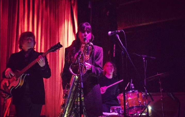 TheOrigSndtrk's tweet photo. Myself, Sarah and Nick; The Purple Witch of Culver, performing at Gold-Diggers, in Hollywood, California.
Photo by John Est Nyboer.
#golddiggers
#golddiggershollywoood
#golddiggersla
#hofner
#beatle
#bassguitar
#baritonesaxophone
#baritonesax
#ludwigdrums
#vistalite https://t.co/ydxtOPGreZ