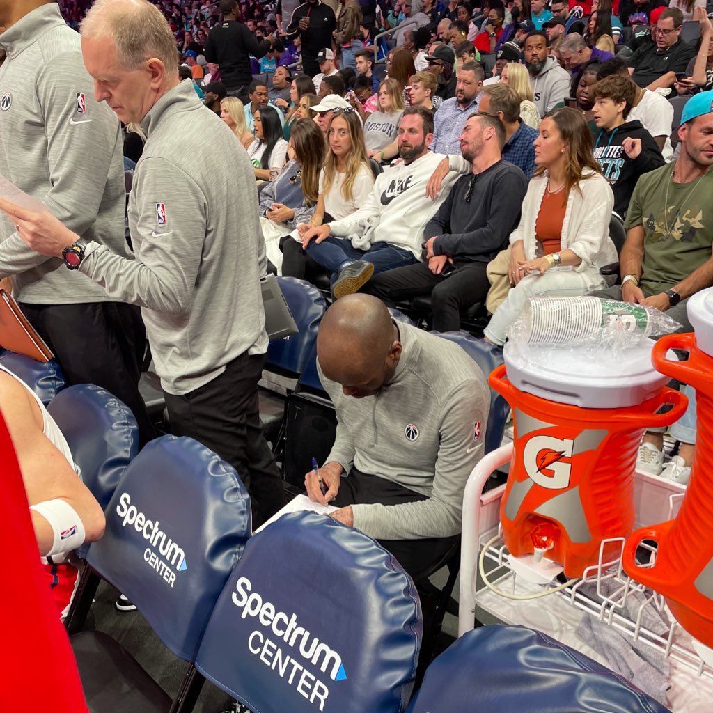 CapitalCityGoGo's tweet photo. A familiar sight from the Go-Go on the sidelines of the @WashWizards today.
#GoGoRollCall https://t.co/Ml7THVvpAq