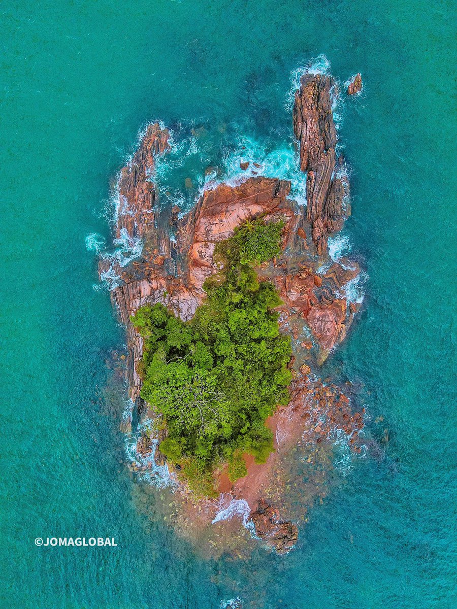 gioboyjoma's tweet photo. Along the coast of Harper City lies this beautiful Isle๐ฑ๐ท. #dji #nature #waterfall #djimavicair2s #liberia #visitliberia #libpositive #river #dronepilot #checkoutafrica #africa #westafrica #sunset #travelafrica #travelafrique #awaytoafrica #thebrightcontinent #cnnafrica https://t.co/geW9GqT9UD