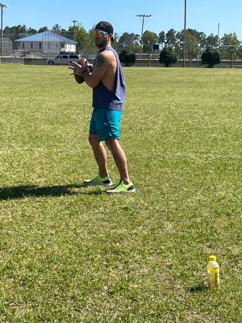 QuarterBackWiz's tweet photo. #liveyourlife #throwtowin #slingit #theqbgunslinger ⁦@QuarterBackWiz⁩ https://t.co/3hUTm8rDIu