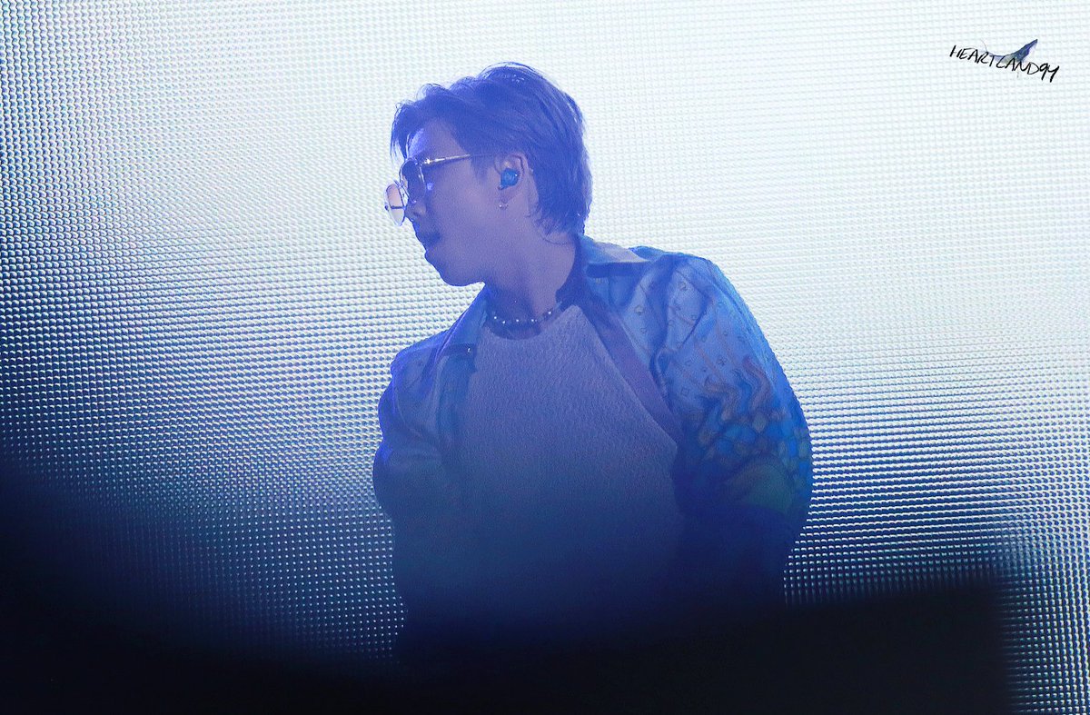 trivialove03's tweet photo. Omg look him... Berasa nemu harta karun.... Nemuin foto HD-nya Namjoon
😭😭😭💜

Thankyou so much... @heartland94_rm 
For HD photo,💜😭🙇‍♀️💕
namjoon I LOVE HIM SO MUCH #PTD_ON_STAGE_LV #PTD_ON_STAGE_LV_DAY2 #BTSCONCERT #NAMJOON  #Fanssite
#RM #ARMY https://t.co/MR9ax1Z8zf