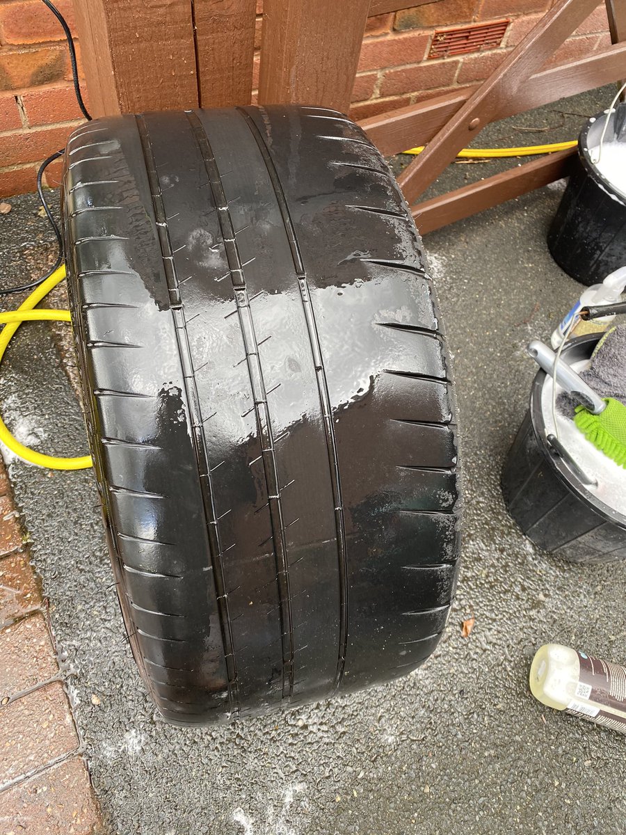 RPMf40's tweet photo. Cup2. Not a wet weather tyre. https://t.co/c6NUhbf1Le