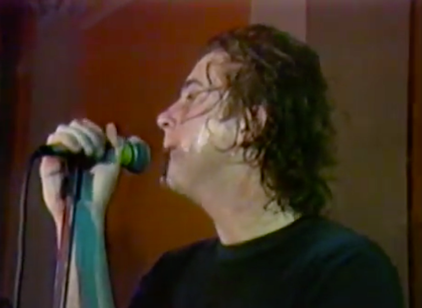 Saddened to hear that my old pal #ChrisBailey, frontman of Brisbane's Oz punk legends #TheSaints, has passed away. There won't be another like him. We're remembering Chris today with a few vintage clips: theperlichpost.blogspot.com/2022/04/rip-ch…