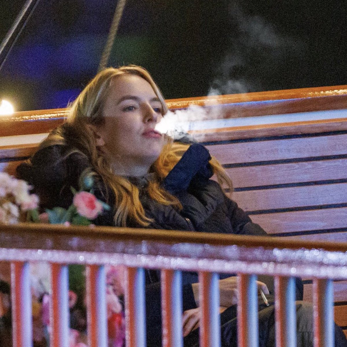 ItsMe_our's tweet photo. Did Laura Neal really not even think about how badly she wrote the ending for Villanelle when Jodie Comer herself was like that? The actress herself was left like that after filming. An entire fandom was devastated by this woman's writing. #KillingEve https://t.co/CKLxBJFgiQ