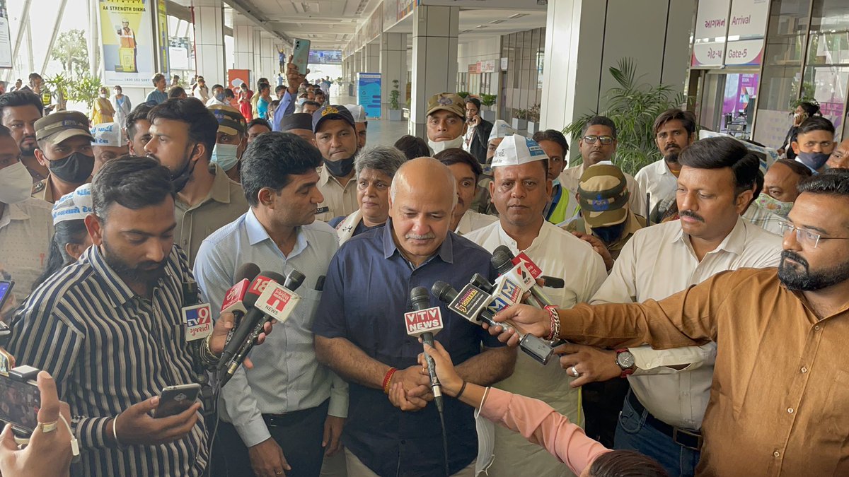 hirparadivyesh's tweet photo. દિલ્હીના નાયબ મુખ્યમંત્રી તેમજ શિક્ષણમંત્રી @msisodia જીનું ગુજરાતમાં સ્વાગત છે.... https://t.co/UEj2nLUVb3