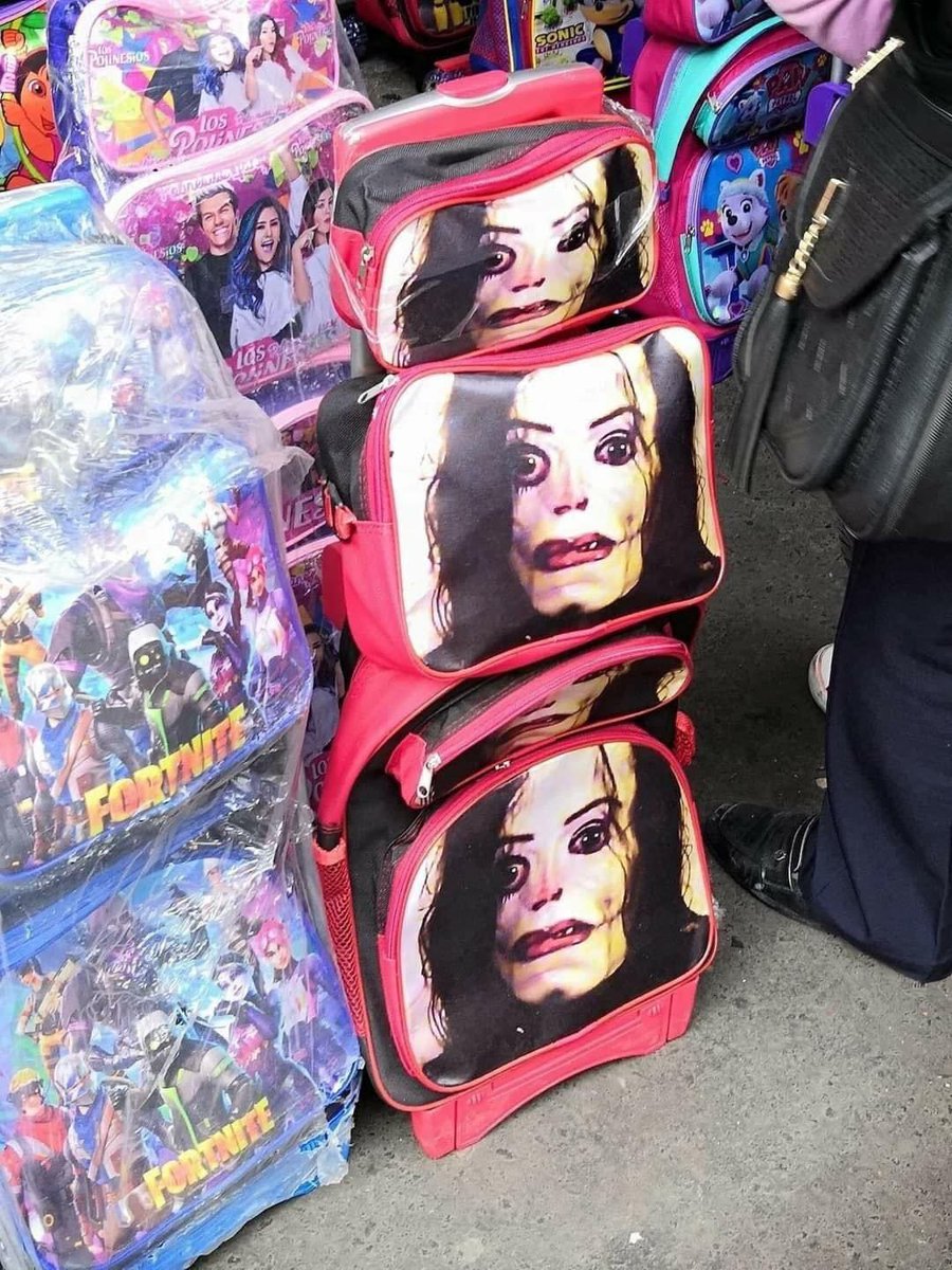 lesbeca182's tweet photo. Quando eu tiver uma filha ela vai com esse kit pra escola https://t.co/480sROGS3k