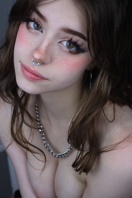 ally_parker1's tweet photo. Hey, I'm new to this!! Feel free to dm me with deals!!! People who retweet, like and follow will get a free nude!!! If you want I'll do a dick rate!! DM me when done!!! #SellingContent #sellingnudes #horny #dick #nudes #ass #tits #buyingcontent #buyingnudes #nsfw #boobs #paypal https://t.co/K87H27JL7m