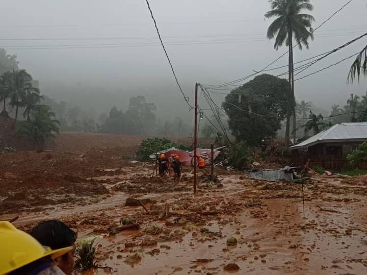 aeropressnitoni's tweet image. More photos from Baybay City Bulletin. These shots are in Brgy. Bunga, Baybay City, Leyte.

#AgatonPH 
#BaybayNeedsHelp 
#EasternVisayasNeedsHelp
#LeyteNeedsHelp