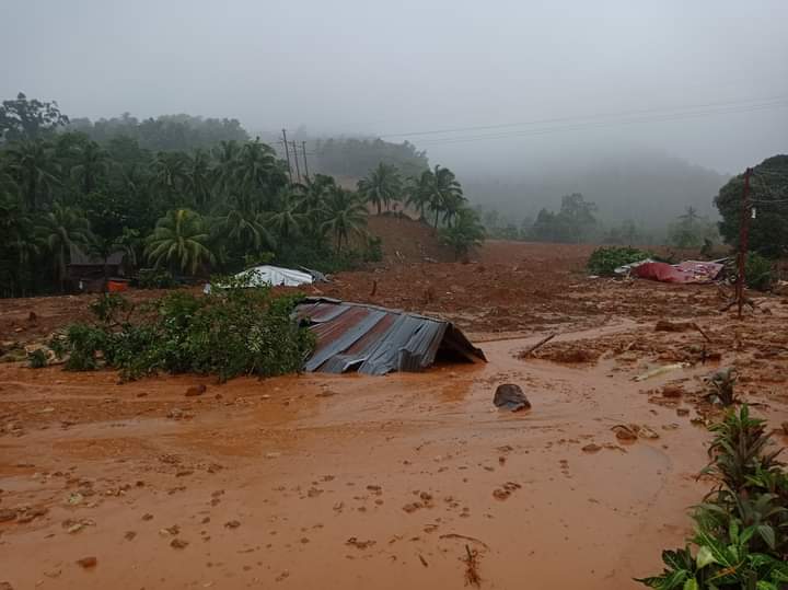 aeropressnitoni's tweet image. More photos from Baybay City Bulletin. These shots are in Brgy. Bunga, Baybay City, Leyte.

#AgatonPH 
#BaybayNeedsHelp 
#EasternVisayasNeedsHelp
#LeyteNeedsHelp