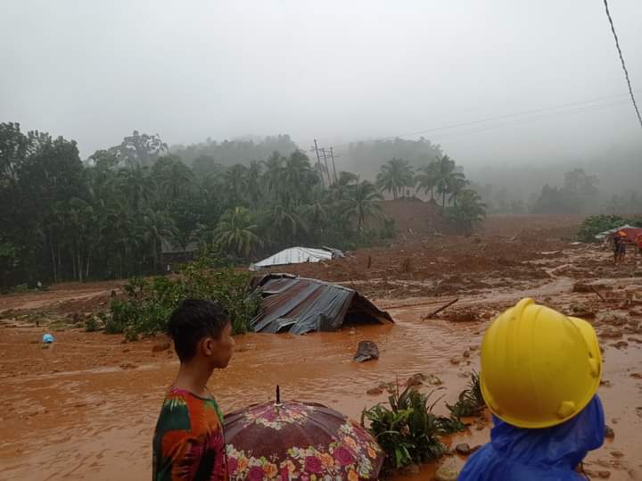 aeropressnitoni's tweet image. More photos from Baybay City Bulletin. These shots are in Brgy. Bunga, Baybay City, Leyte.

#AgatonPH 
#BaybayNeedsHelp 
#EasternVisayasNeedsHelp
#LeyteNeedsHelp