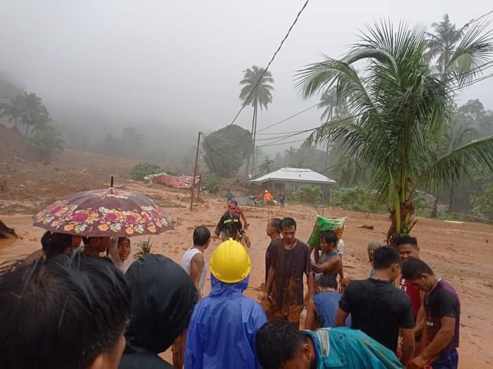 aeropressnitoni's tweet image. More photos from Baybay City Bulletin. These shots are in Brgy. Bunga, Baybay City, Leyte.

#AgatonPH 
#BaybayNeedsHelp 
#EasternVisayasNeedsHelp
#LeyteNeedsHelp