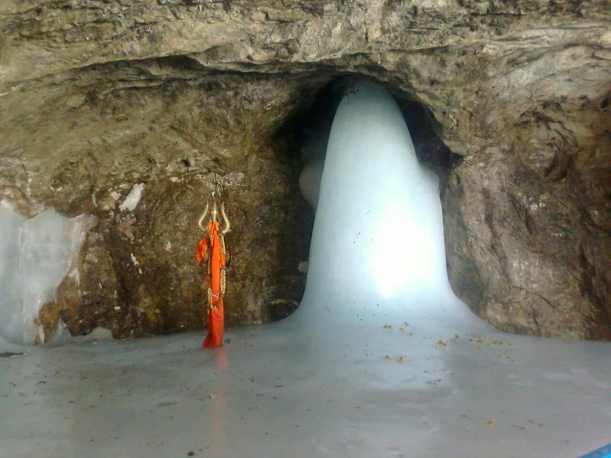 Registration for this year's #AmarnathYatra begins today. Pilgrimage to the Himalayan cave shrine will commence on June 30 and conclude on August 11. Pilgrims can also register online through the website and mobile app of the shrine board.