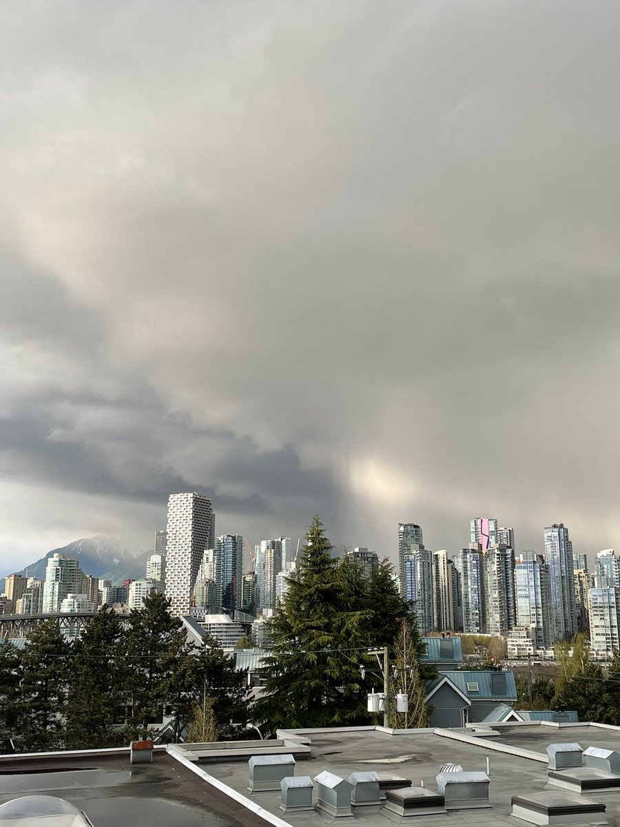 vancam_ca's tweet photo. #Vancouver #Thunder #Thunderstorm #Hail #Rainbow 🌈  @JWagstaffe https://t.co/WzGXrOTeBz #webcam #granvillebridge #SundayFunday https://t.co/oR6cNDDfq0