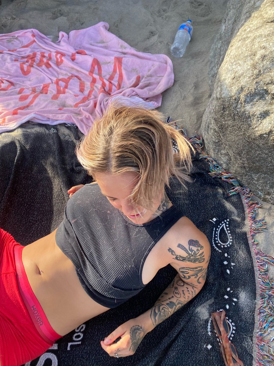 LaurenSanderson's tweet photo. no filter just sand and dog hair 😍 https://t.co/WZR3pHXSW4